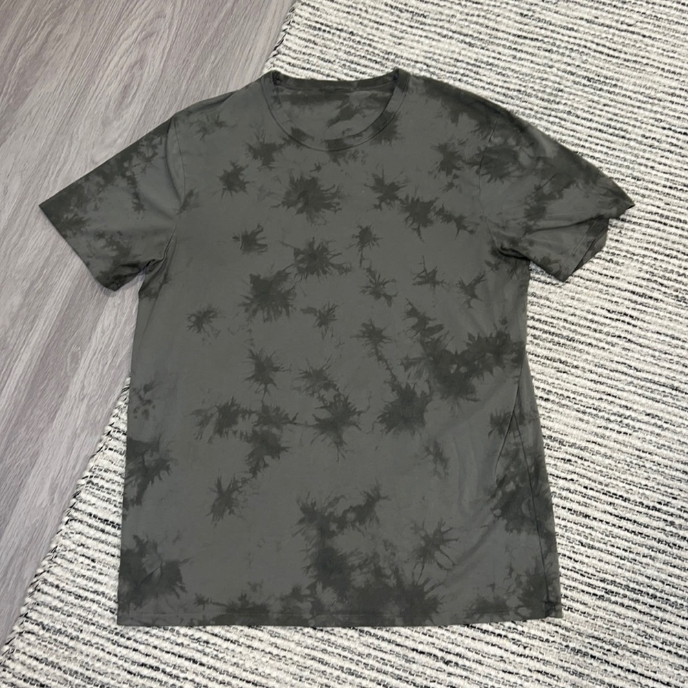 Mens Lululemon Fundamental shirt, size L, green camo pattern
